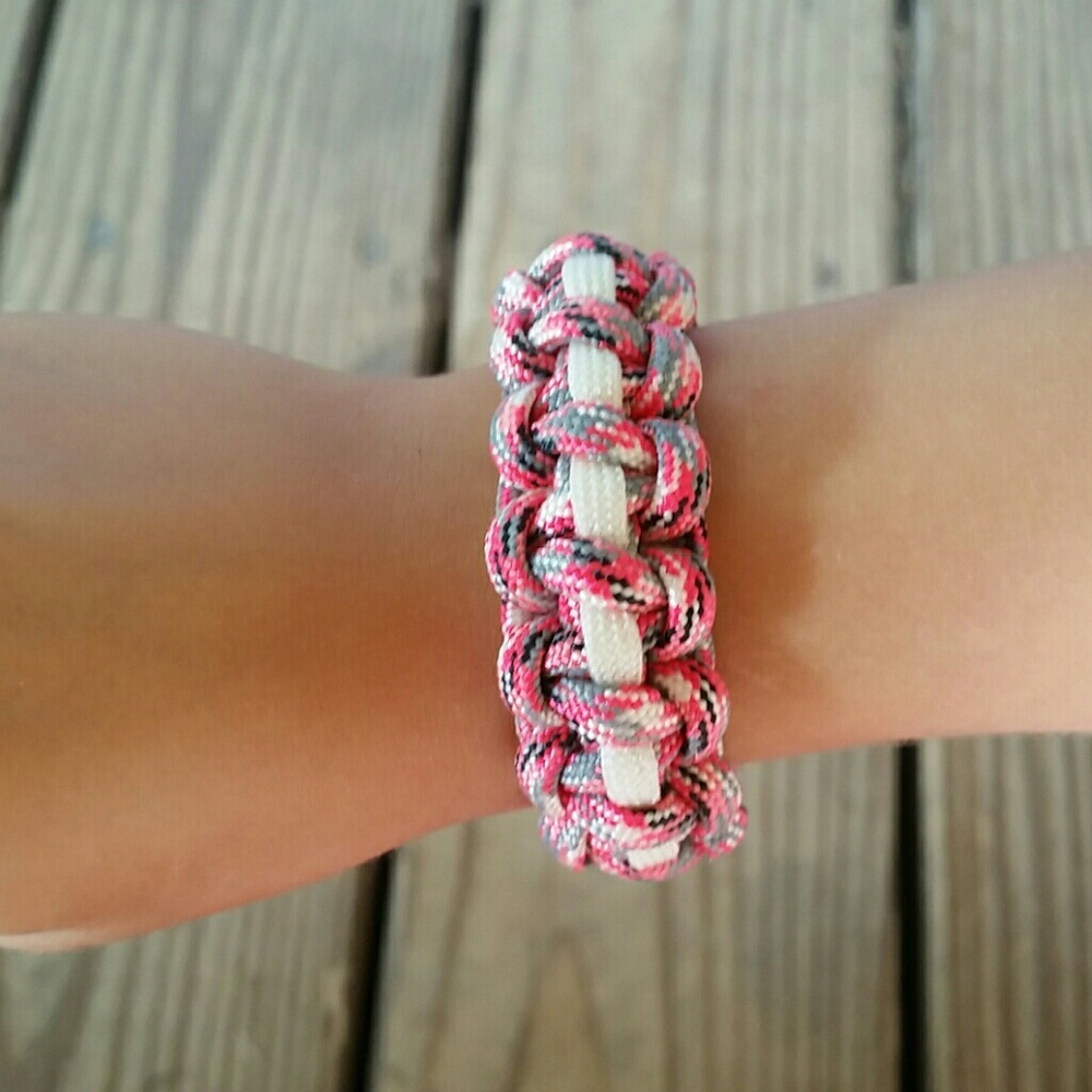 GIRLS Aromatherapy Tactical 550 Paracord Bracelet